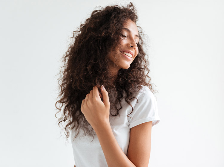 Cheveux épais et souples