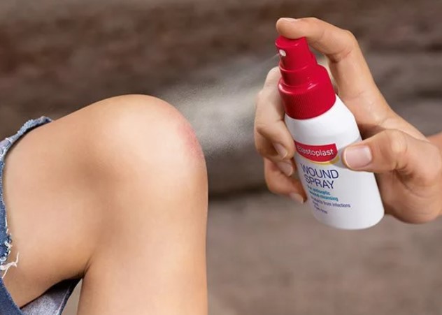 Comment désinfecter une plaie avec le spray Elastoplast