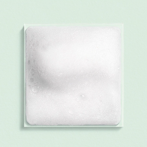 Texture de la mousse nettoyante démquillante Lierac