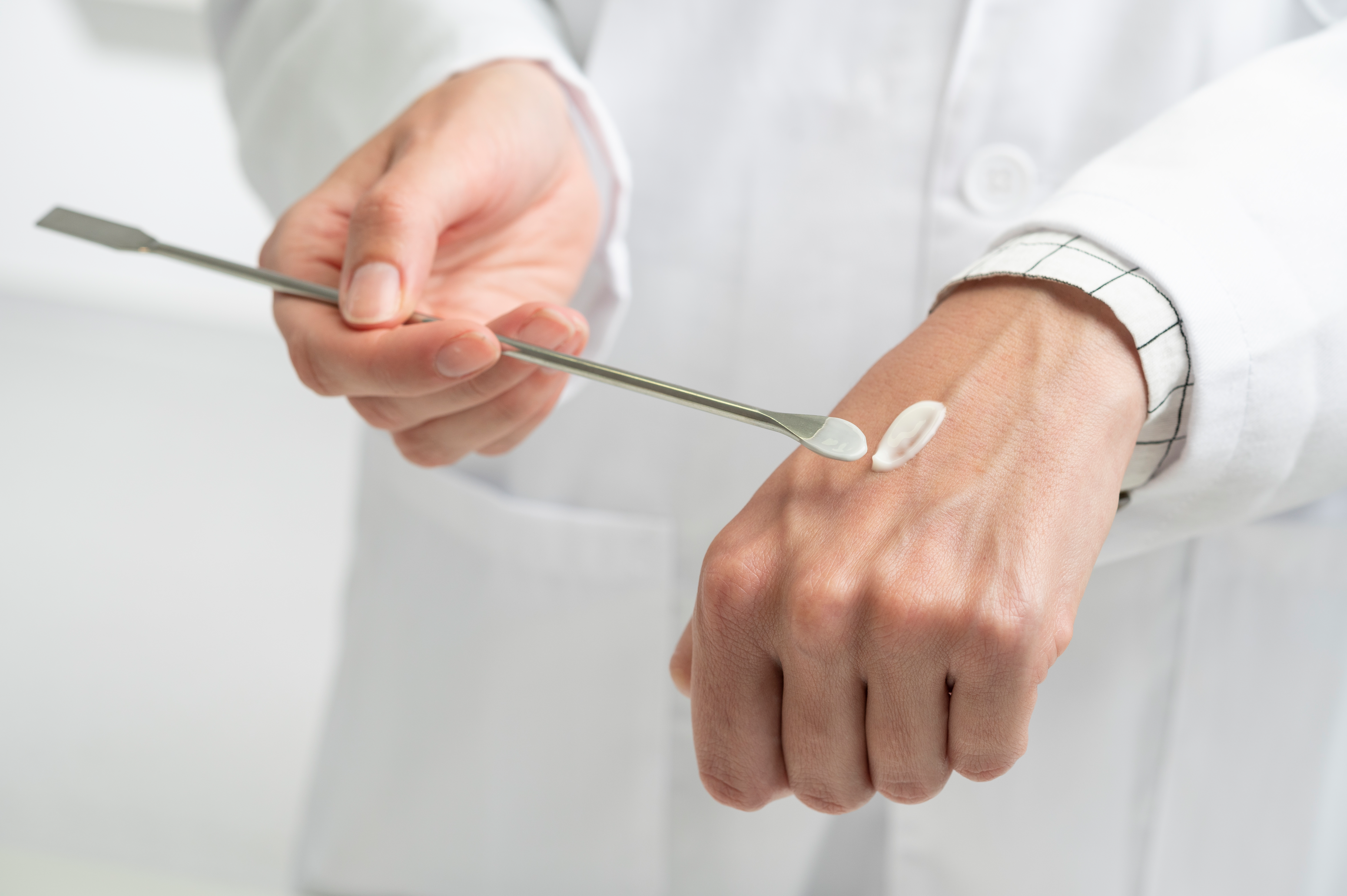 Efficacité et tolérance testées sous contrôle médical : 